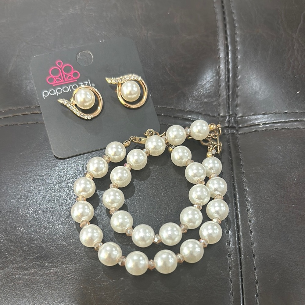 Paparazzi Gold and Pearl Jewelry Set